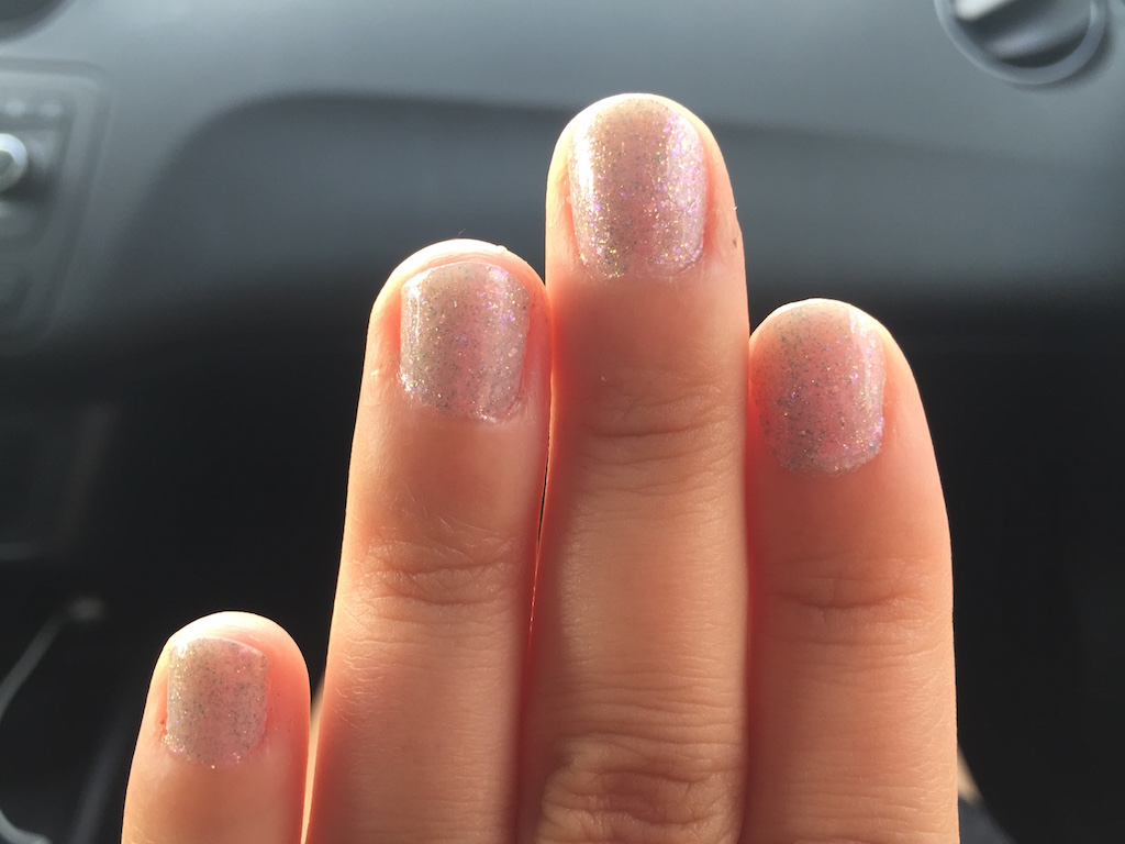 Delicate Glitter Manicure
